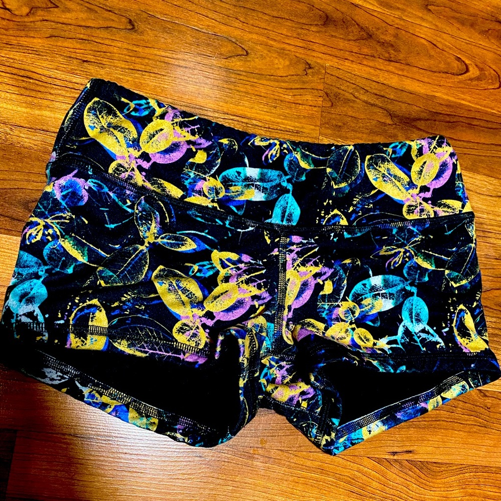 Fleo original shorts size small